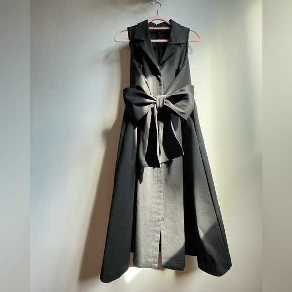 Donna Karan Dresses & Skirts - Donna Karen Sculpture Garden Black Dress Size 10